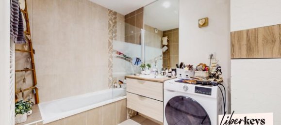 1 bedroom Apartment in Chassieu, France No. 277280 10