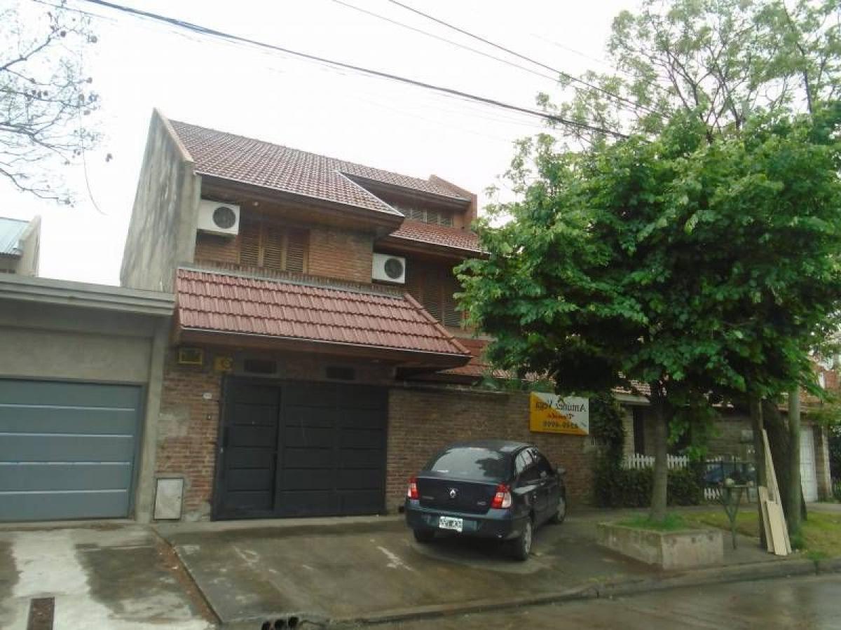 4 bedrooms House in Lanus, Argentina No. 56911