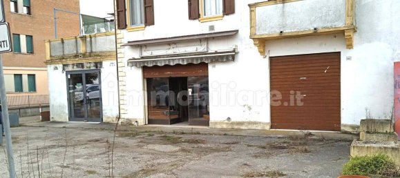 3 rooms Commercial property in Ferrara, Italy No. 123505 2