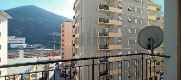 Квартира с 3 комнатами в Генуя, Италия № 36579 3