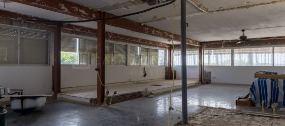 Apartamento de 3 dormitorios en Marbella, Spain No. 102475 2