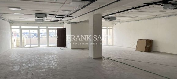  مبنى تجاري في Qormi, Malta رقم 13176 4