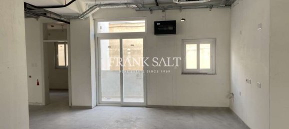  مبنى تجاري في Qormi, Malta رقم 13176 5