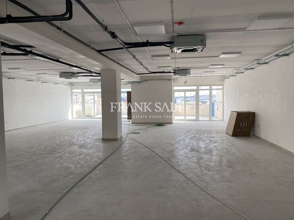  مبنى تجاري في Qormi, Malta رقم 13176