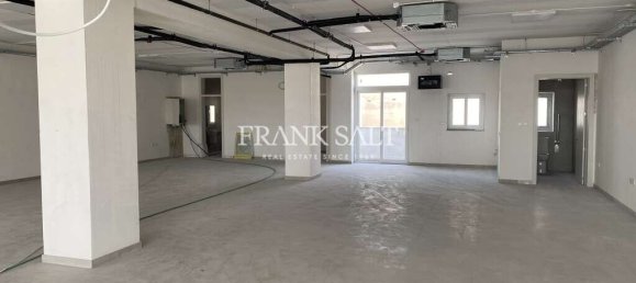  مبنى تجاري في Qormi, Malta رقم 13176 3