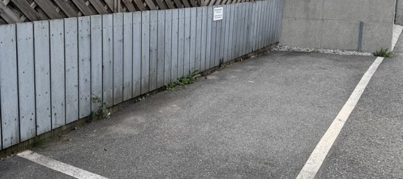 Parkplatz in Mils, Austria, Nr. 65237 2