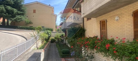 3 rooms Apartment in Recanati, Italy No. 11377 2