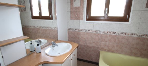 Casa de 3 dormitorios en Urzy, France No. 43370 30