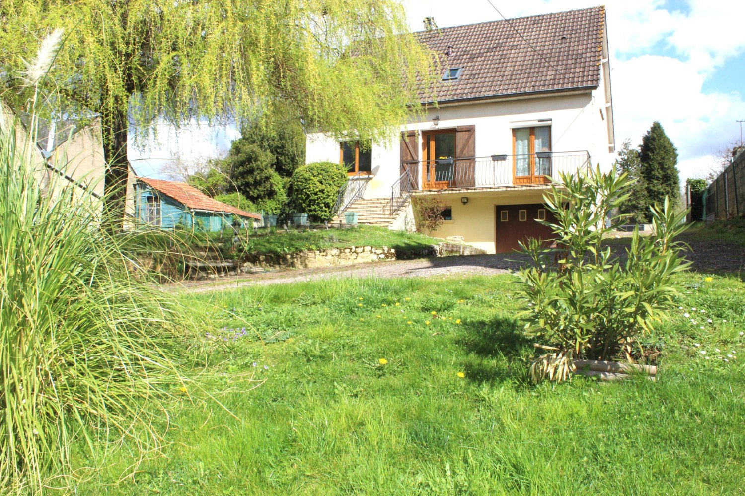 Casa de 3 dormitorios en Urzy, France No. 43370