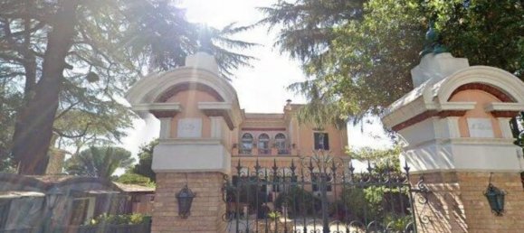 5 bedrooms House in Rome, Italy No. 378129 2