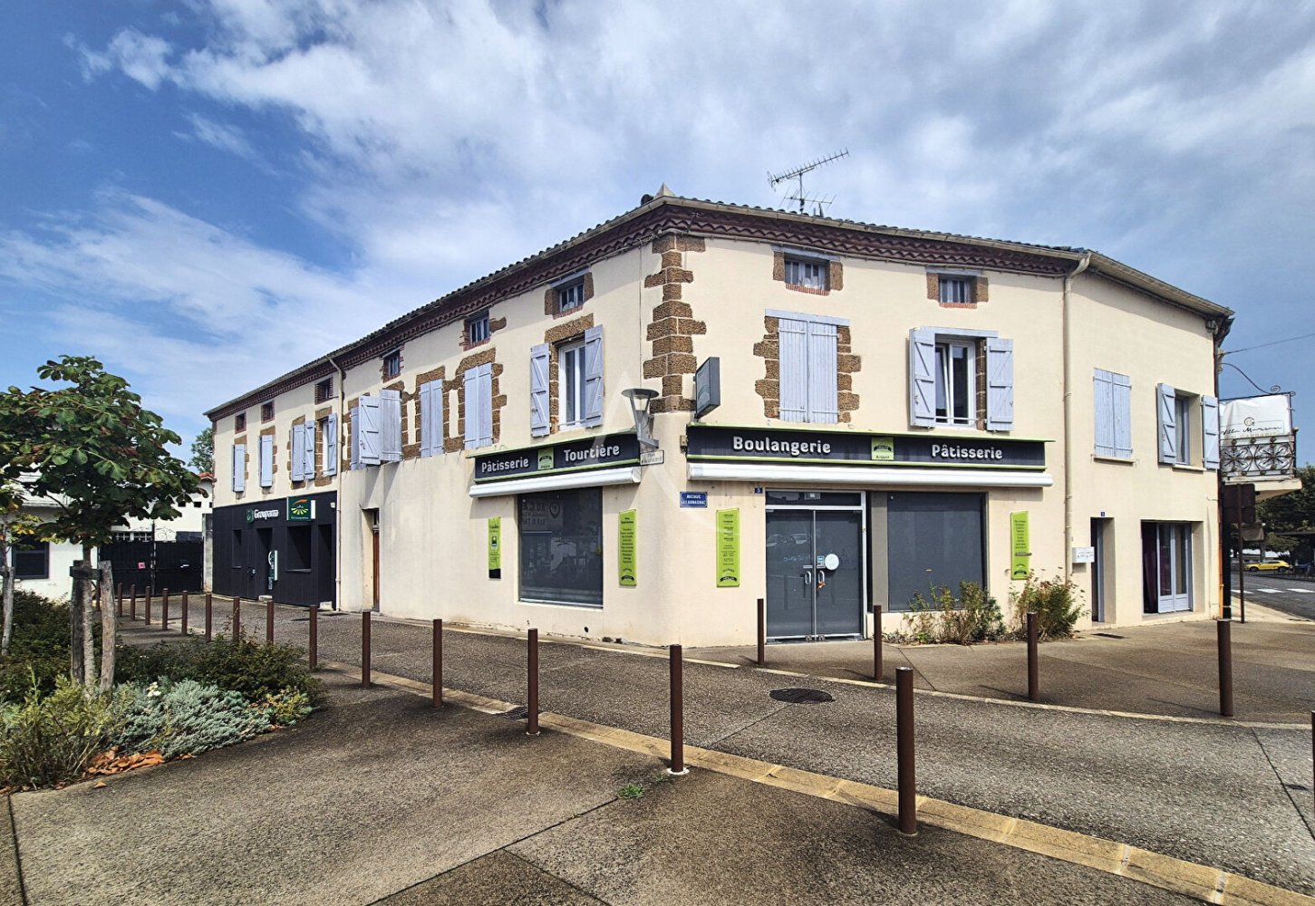289m² Commercial property in Villeneuve-de-Marsan, France No. 316675