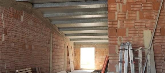 Studio in Vittoria, Italy No. 139590 8