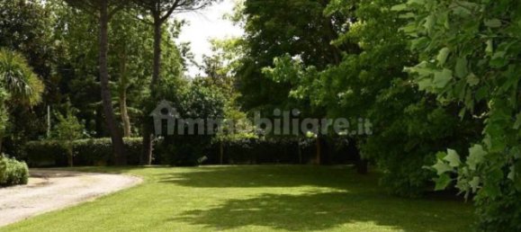 3 bedrooms Villa in Venice, Italy No. 54224 2