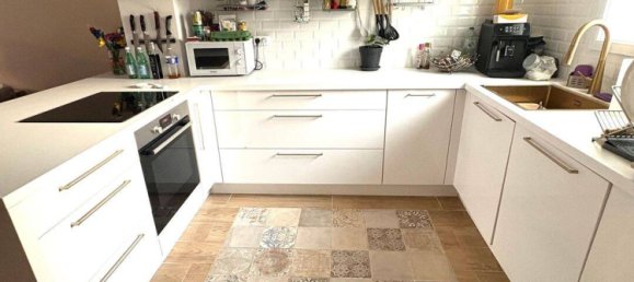 2 bedrooms House in Salon-de-Provence, France No. 333994 3