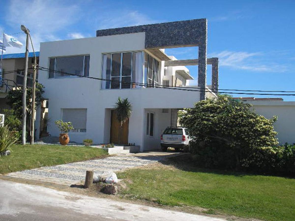 2 bedrooms House in Maldonado, Uruguay No. 107