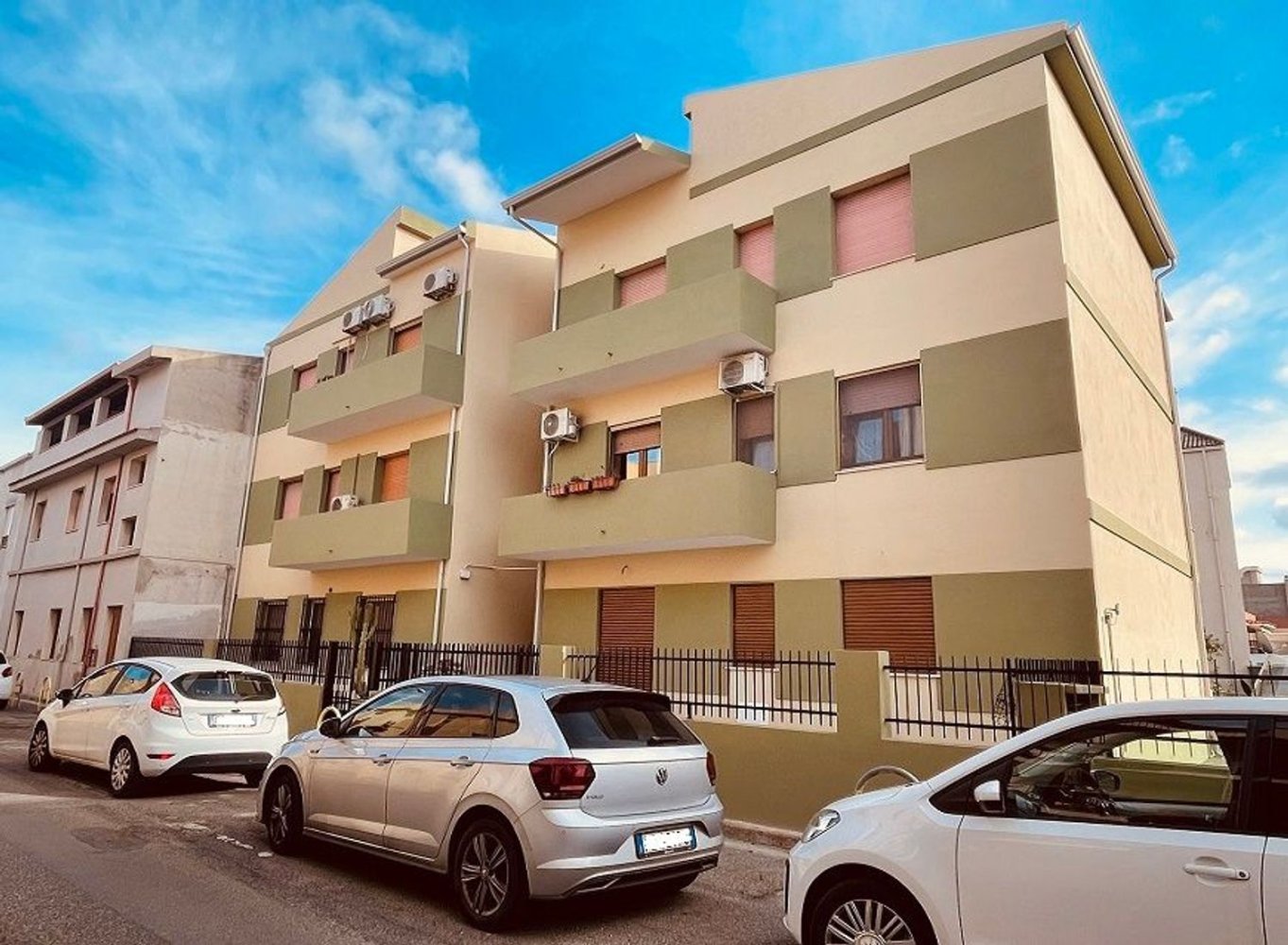 Квартира с 3 комнатами в Кальяри, Италия № 99710