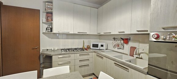 3 Schlafzimmer Doppelhaus in Cislago, Italy, Nr. 334203 14