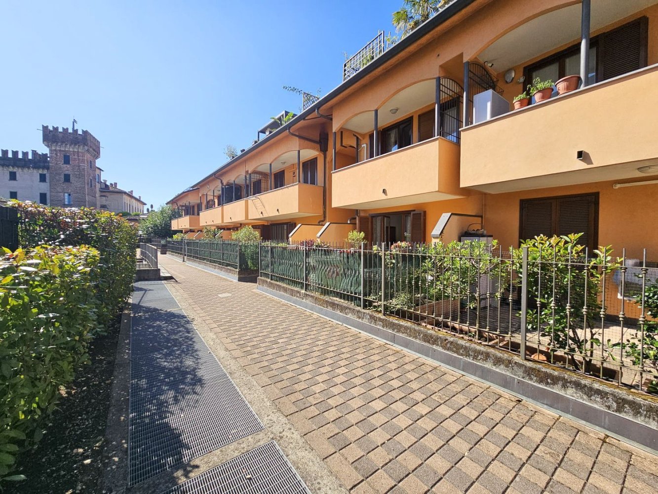 3 Schlafzimmer Doppelhaus in Cislago, Italy, Nr. 334203