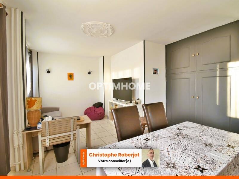 2 bedrooms Apartment in Chalon-sur-Saone, France No. 201367