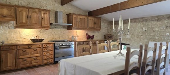 7 bedrooms Castles in Gironde, France No. 342356 2