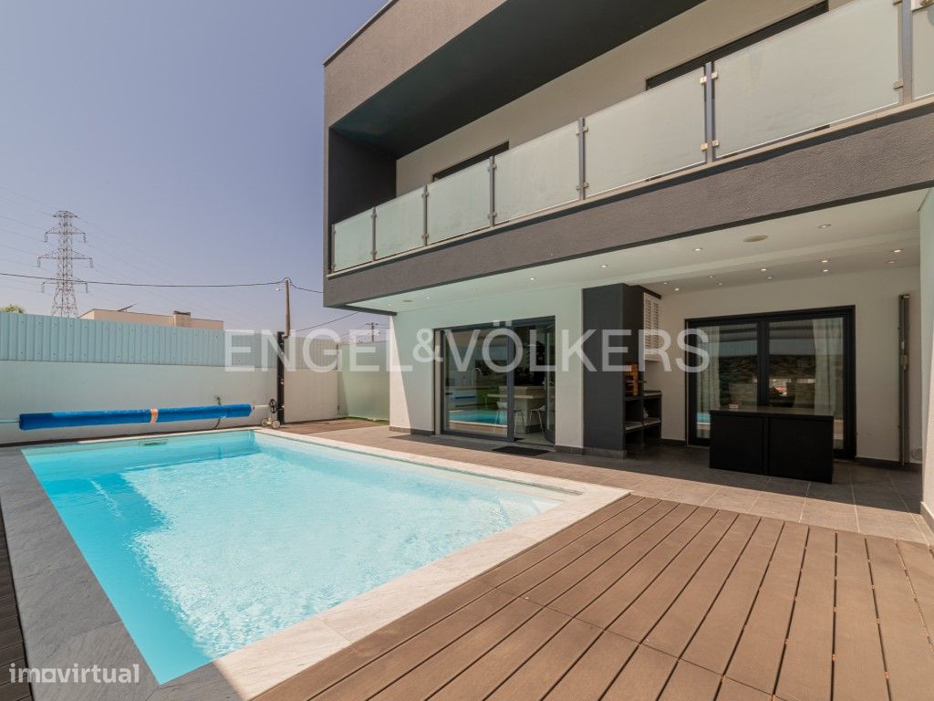 3 Schlafzimmer Haus in Corroios, Portugal, Nr. 250054