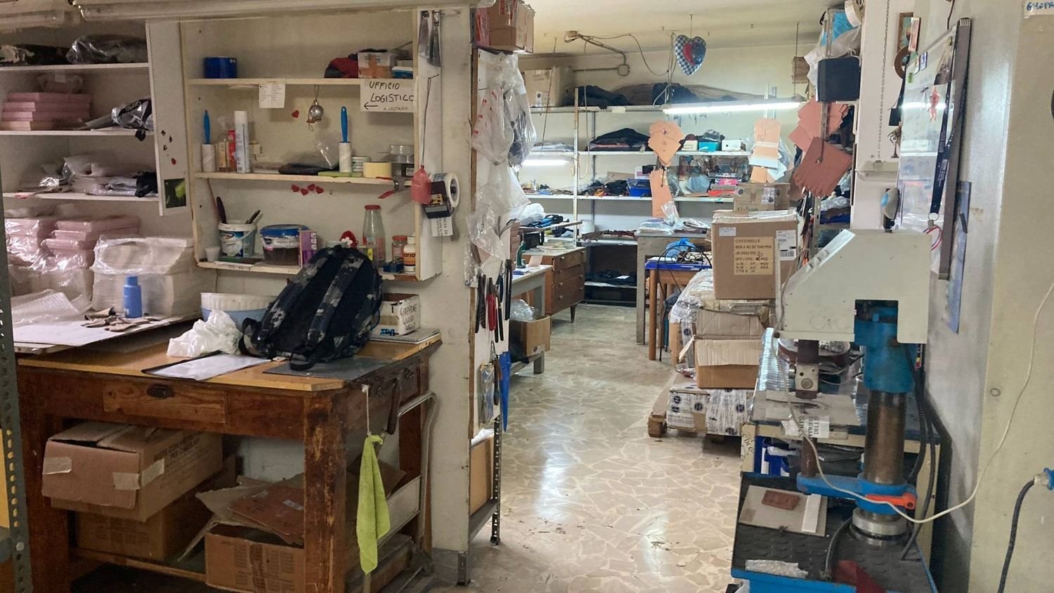 Propiedad comercial en Naples, Italy 90 m² No. 122380