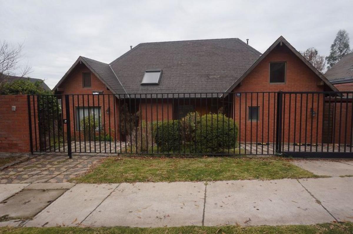 Casa de 5 dormitorios en Santiago, Chile No. 3981