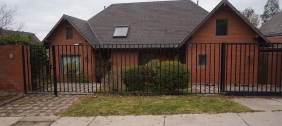 Casa de 5 dormitorios en Santiago, Chile No. 3981 2