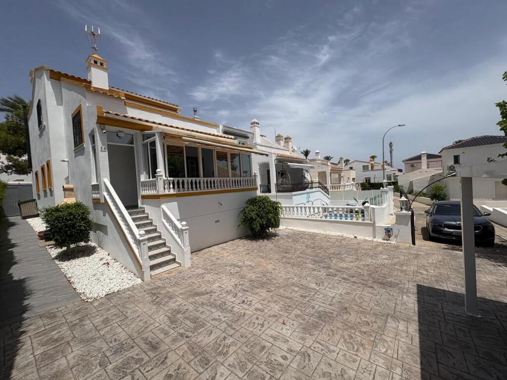 3 Schlafzimmer Villa in Alicante, Spain, Nr. 183757