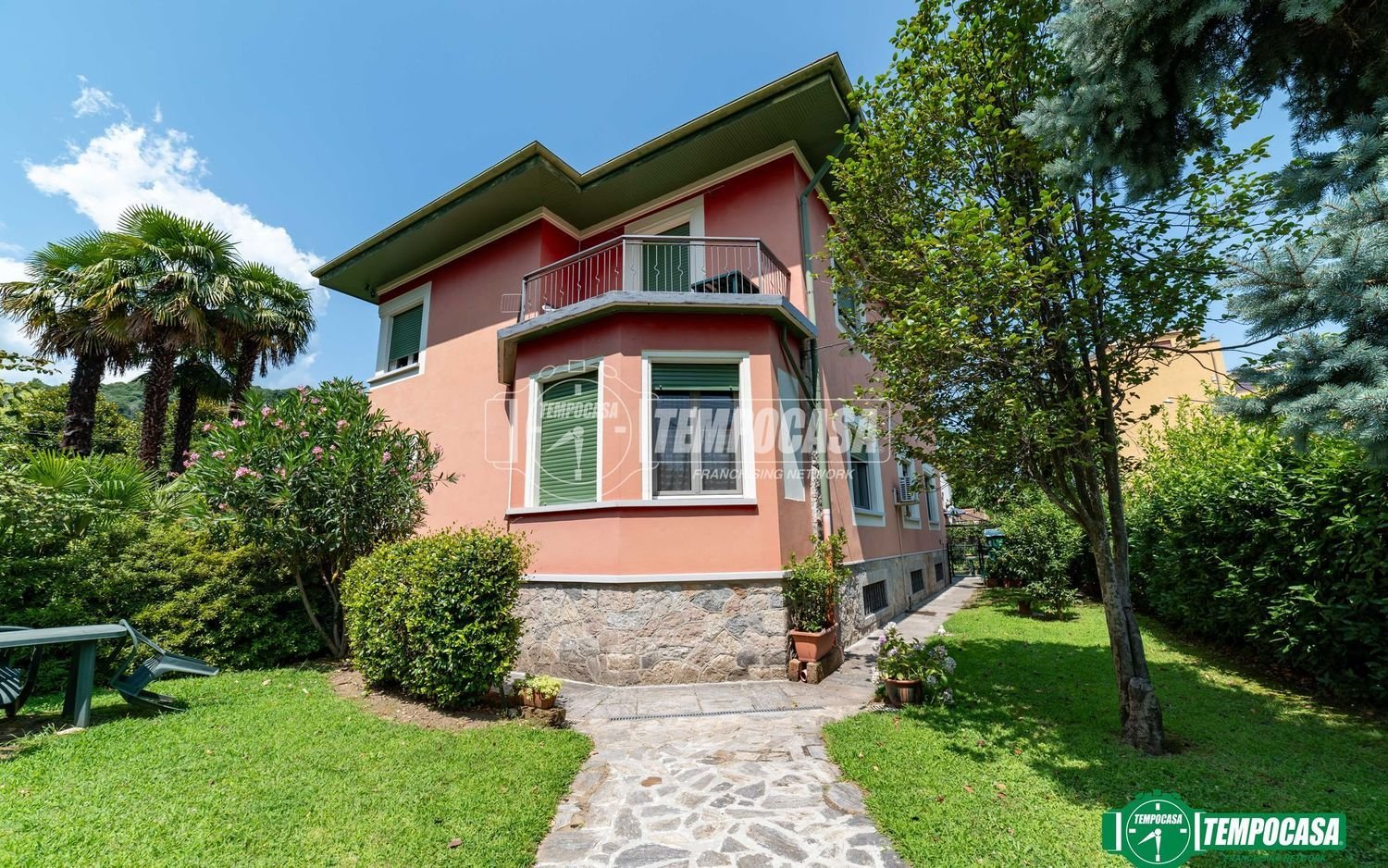 Villa de 8 habitaciónes en Lesa, Italy No. 71520