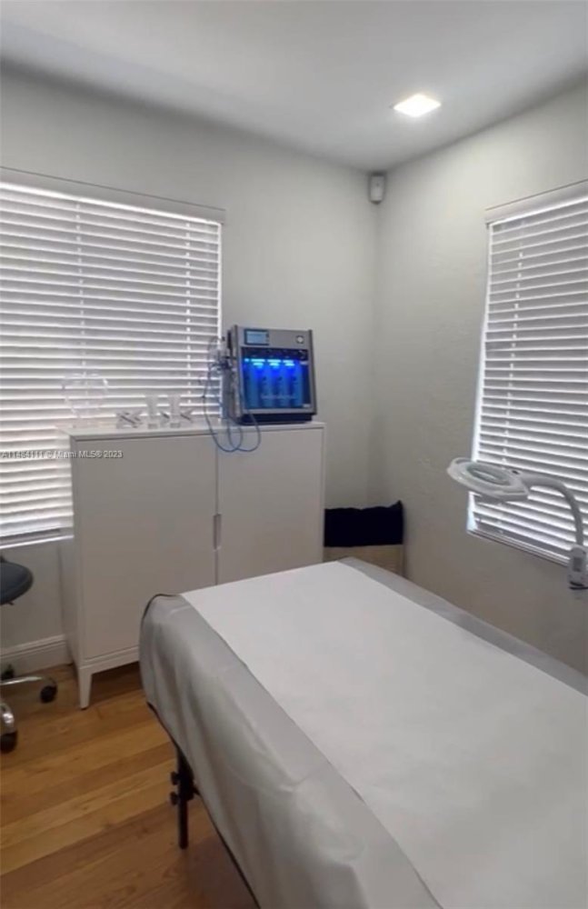 محلّ في Miami, الولايات المتحدة رقم 613305