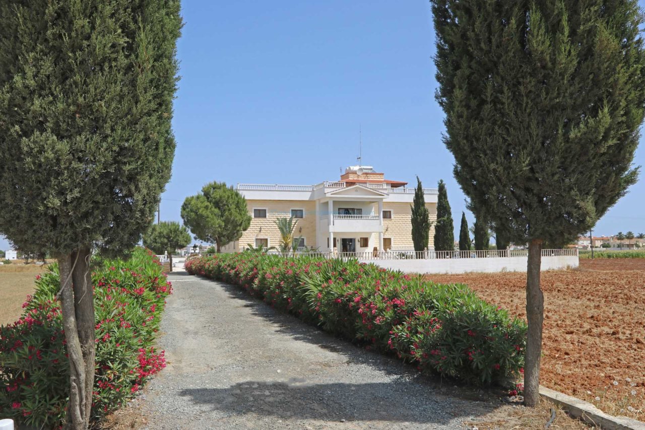 20 chambres Maison à Deryneia, Cyprus No. 23885