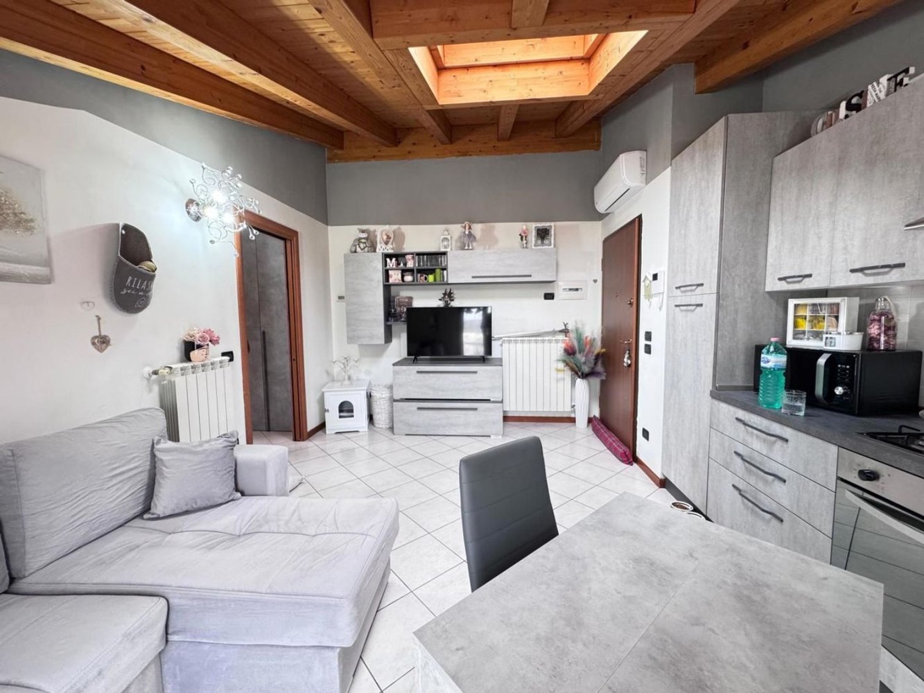 2-salle Appartement à Comezzano Cizzago, Italy No. 311835