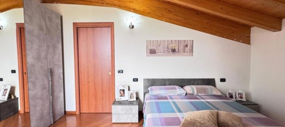 2-salle Appartement à Comezzano Cizzago, Italy No. 311835 6