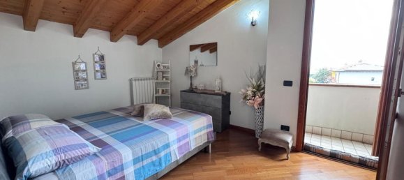 2-salle Appartement à Comezzano Cizzago, Italy No. 311835 8