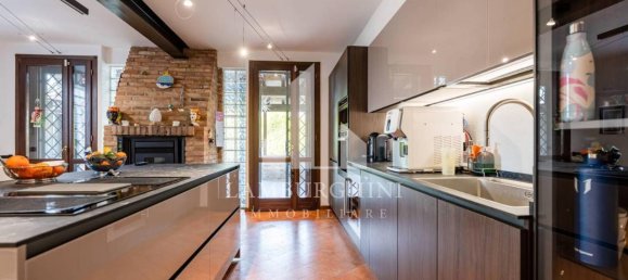 6 rooms House in Ferrara, Italy No. 41252 15