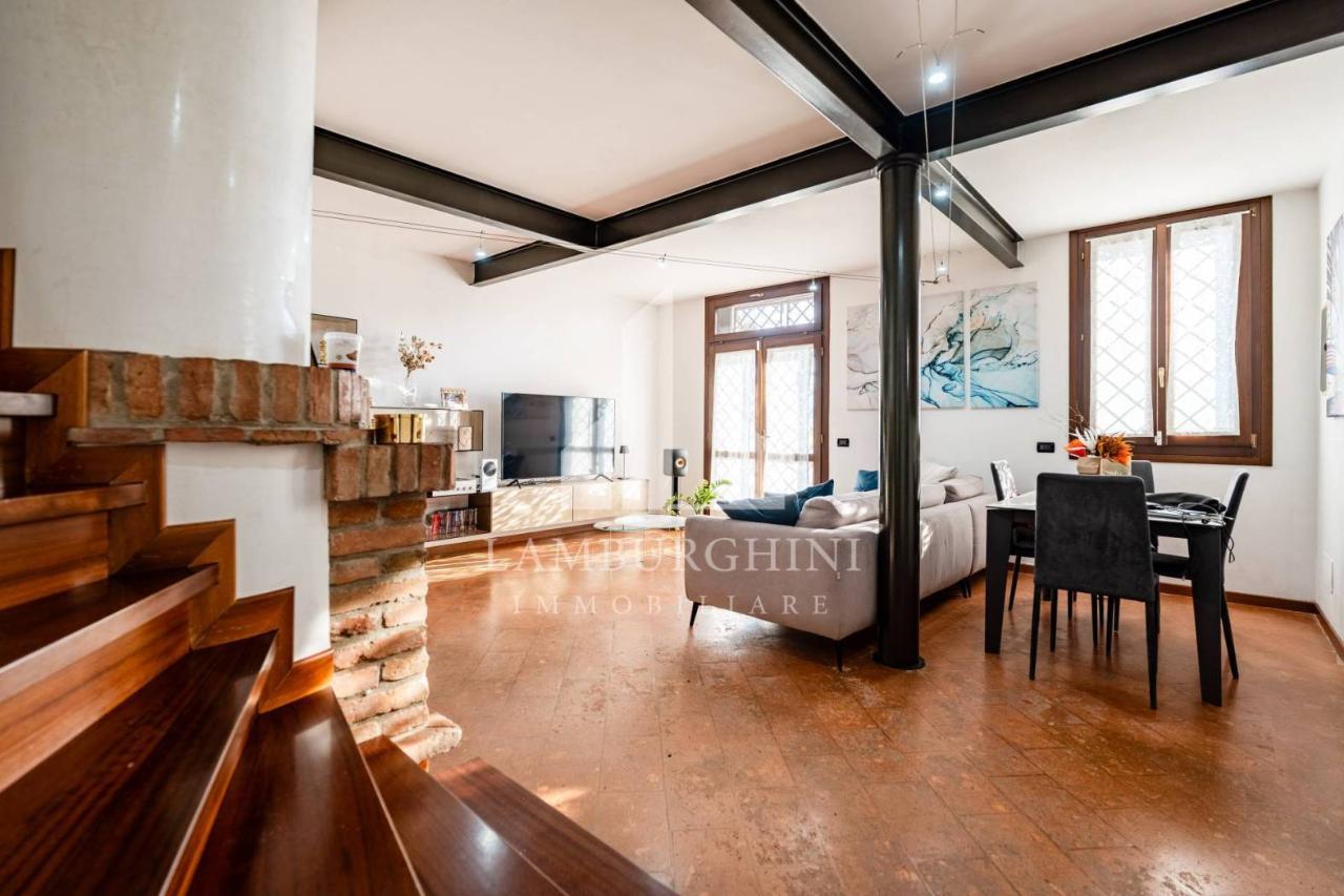 6 rooms House in Ferrara, Italy No. 41252