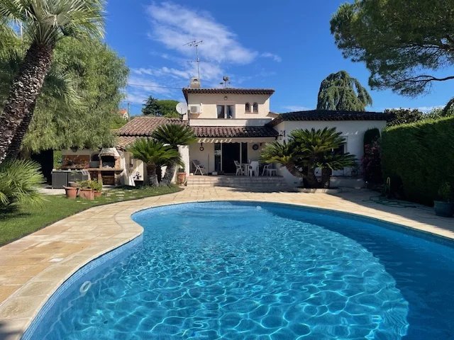 Villa de 4 habitaciónes en Mougins, France No. 296078