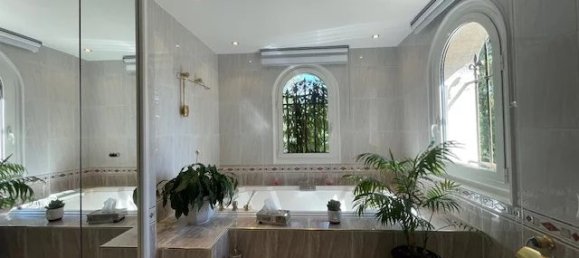 Villa de 4 habitaciónes en Mougins, France No. 296078 8