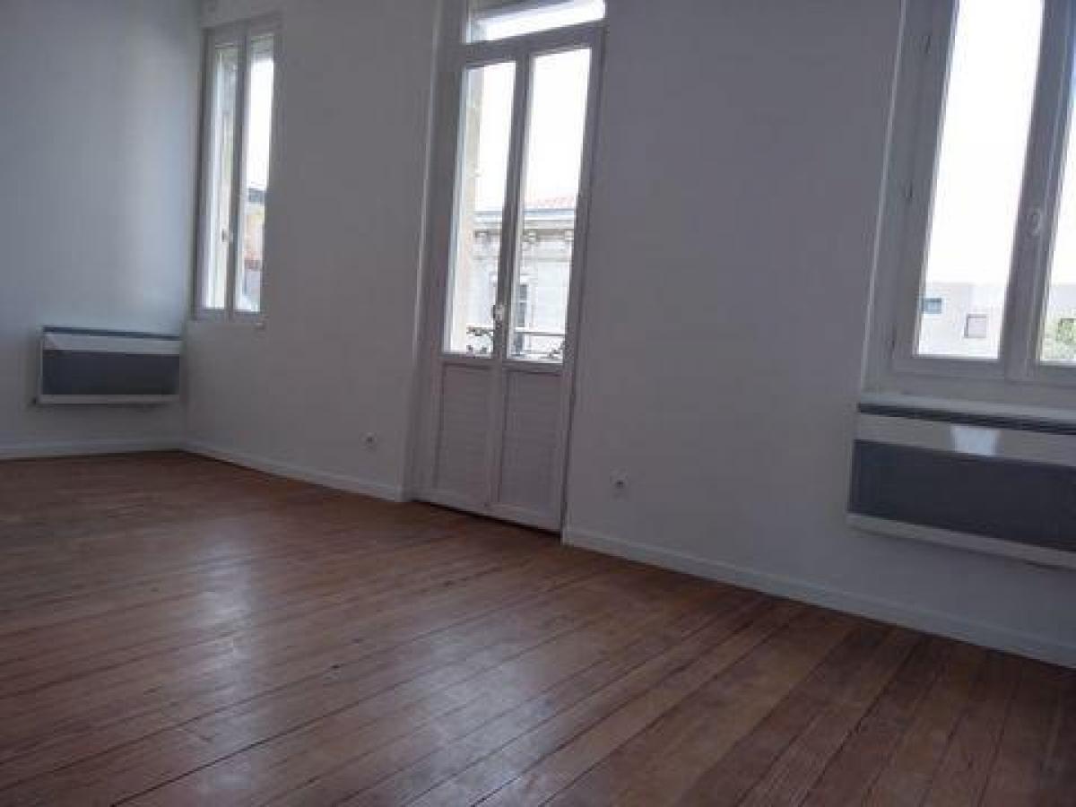 Studio in the Condo in Bordeaux, France No. 11627