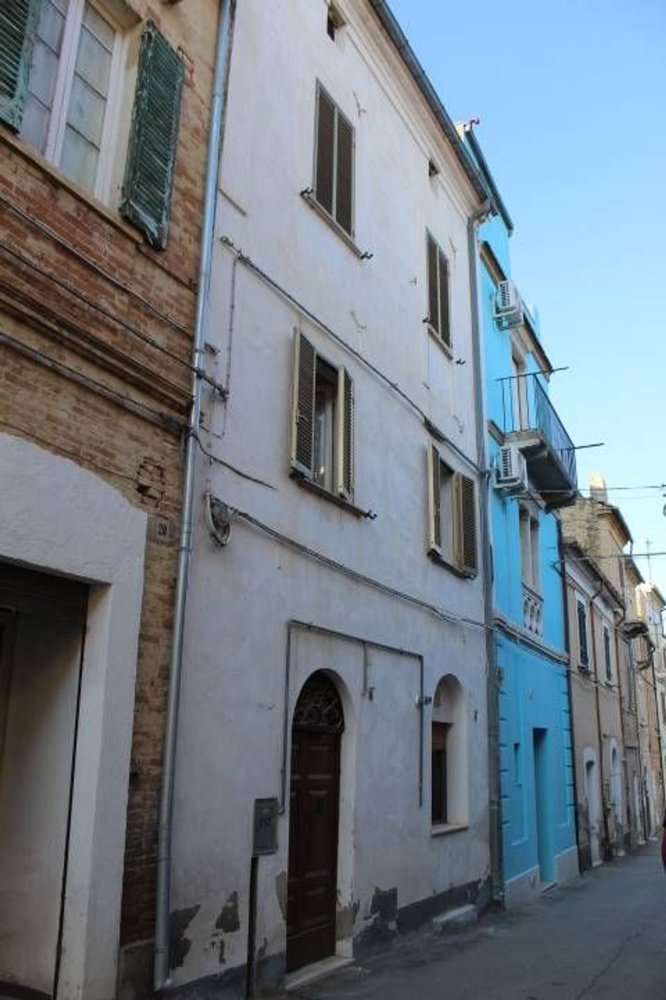 Дом с 4 комнатами в Поллутри, Италия № 222211