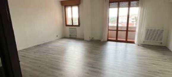 3 Schlafzimmer Wohnung in Modena, Italy, Nr. 323377 2