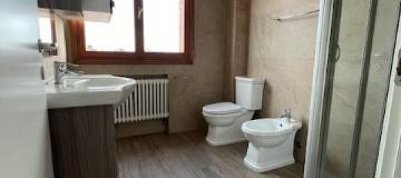 3 Schlafzimmer Wohnung in Modena, Italy, Nr. 323377 8