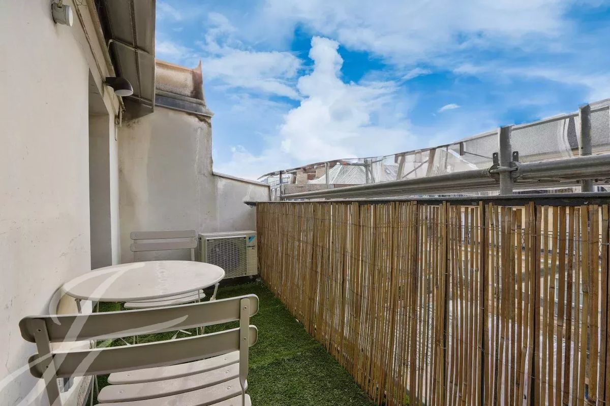 2 bedrooms Duplex in Paris, France No. 142058