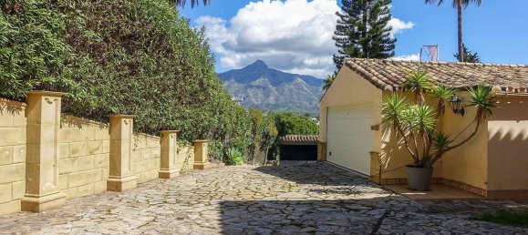 1607m² Land in Marbella, Spain No. 28096 20