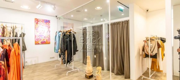 316m² Commercial property in Lisbon, Portugal No. 34550 11