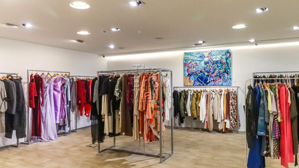 316m² Commercial property in Lisbon, Portugal No. 34550