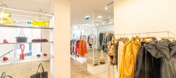 316m² Commercial property in Lisbon, Portugal No. 34550 9