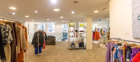 316m² Commercial property in Lisbon, Portugal No. 34550 8