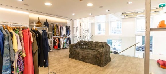 316m² Commercial property in Lisbon, Portugal No. 34550 20